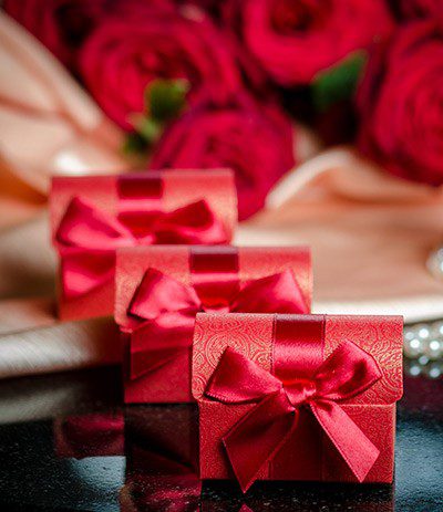 Krabička pre svadobných hostí červený kufrík