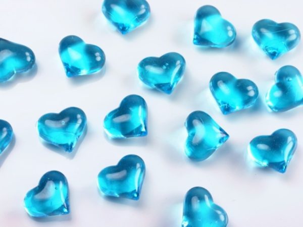 Stolové konfety kryštálové srdiečka modré